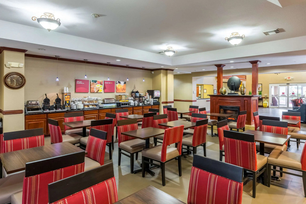 Comfort Suites Galveston Cruise Port Area - Beachside