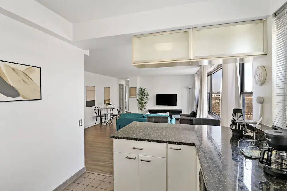 2BR Apt in Hyde Park - Algonquin 8E