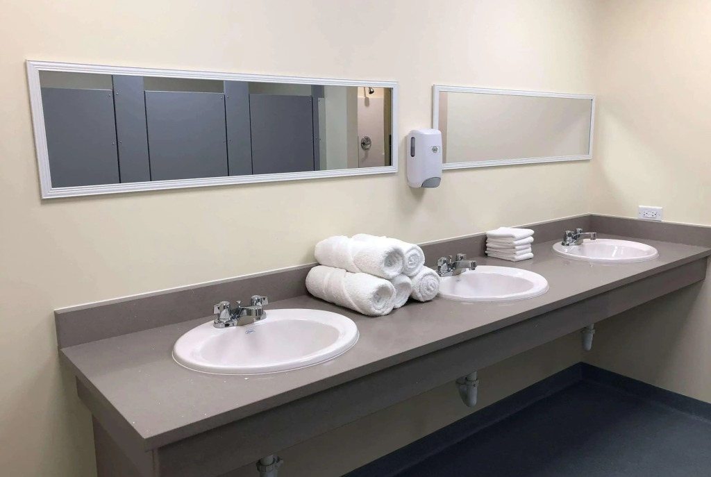 Travelodge by Wyndham Panama City Beach / Beachfront