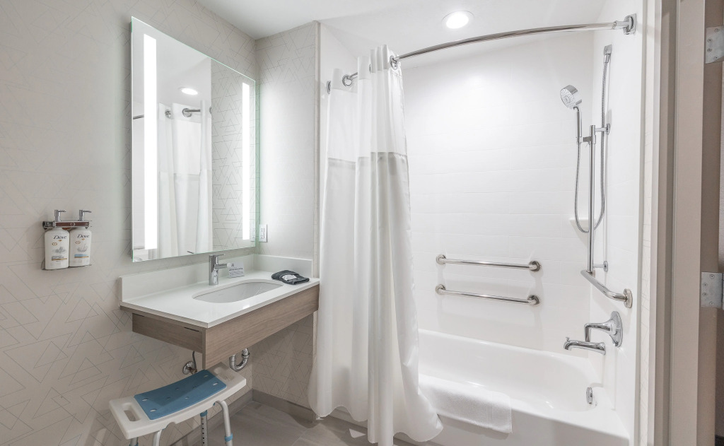 Holiday Inn Express Hotel and Suites Saint Robert by IHG
