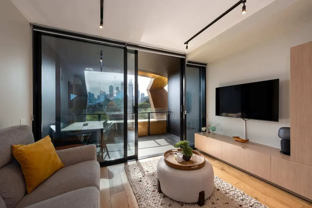2-bed in South Melbourne w/ Beautiful City Views