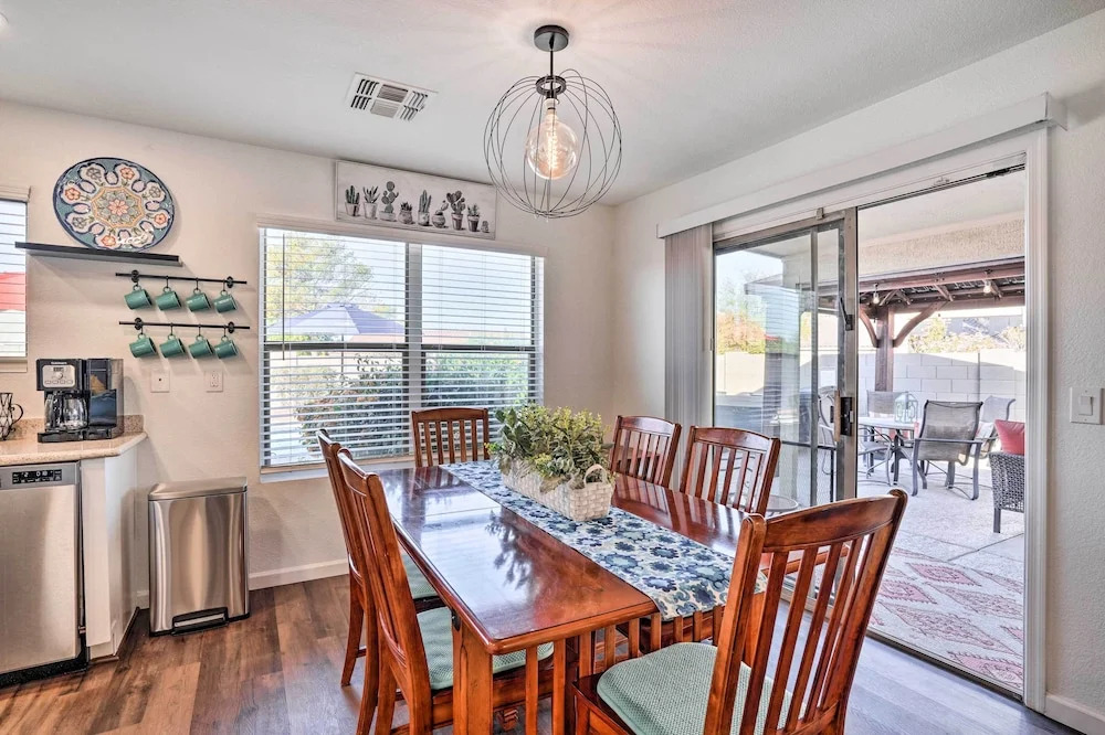 2 Mi to State Farm Stadium: Phoenix Retreat