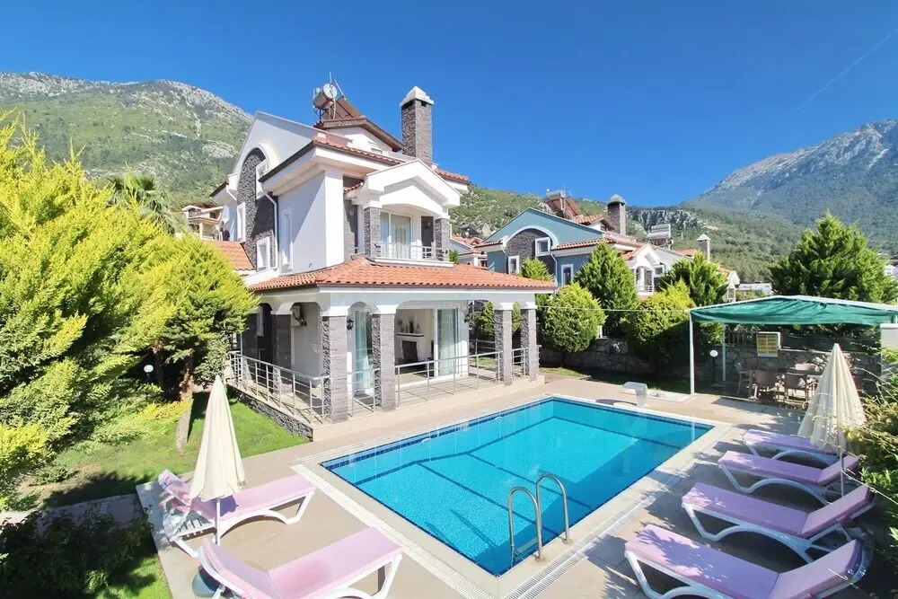 Arnna Villa 4 by Villa Buketi
