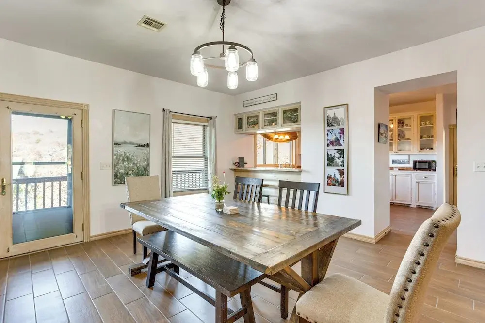 Spacious Cabin w/ Views, Near Lake Lawtonka!