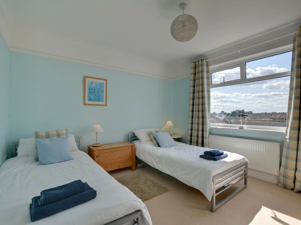 Seaside Holiday Home in Deal near Hiking, Nightlife, & Squash Club