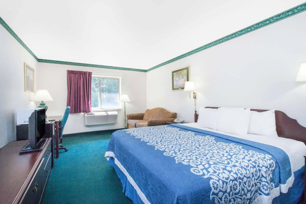 Days Inn by Wyndham Toledo Airport