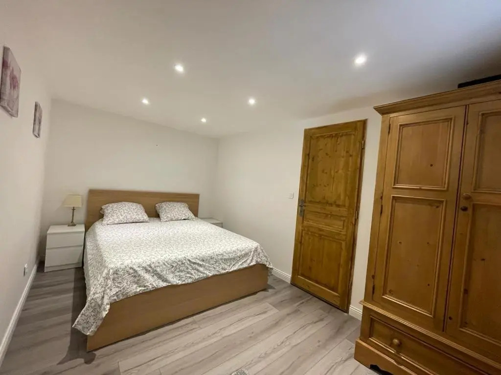 Beautiful 4 bedroom country cottage sleeps 7