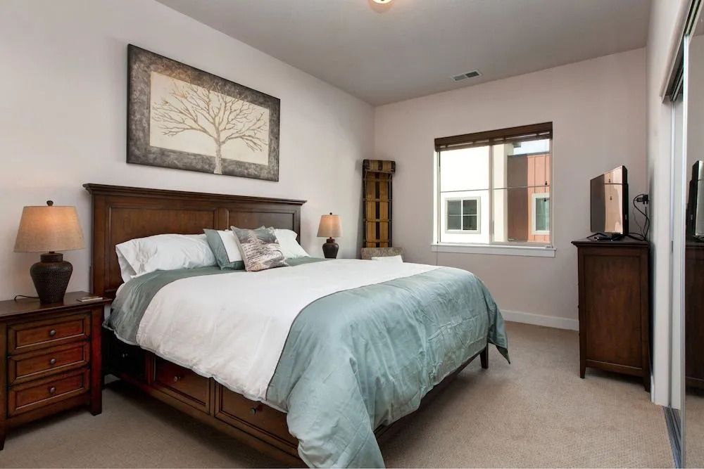Two-Bedroom Townhome in Newpark Terrace by RedAwning