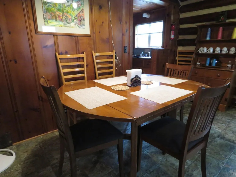 Tall Pines Inn