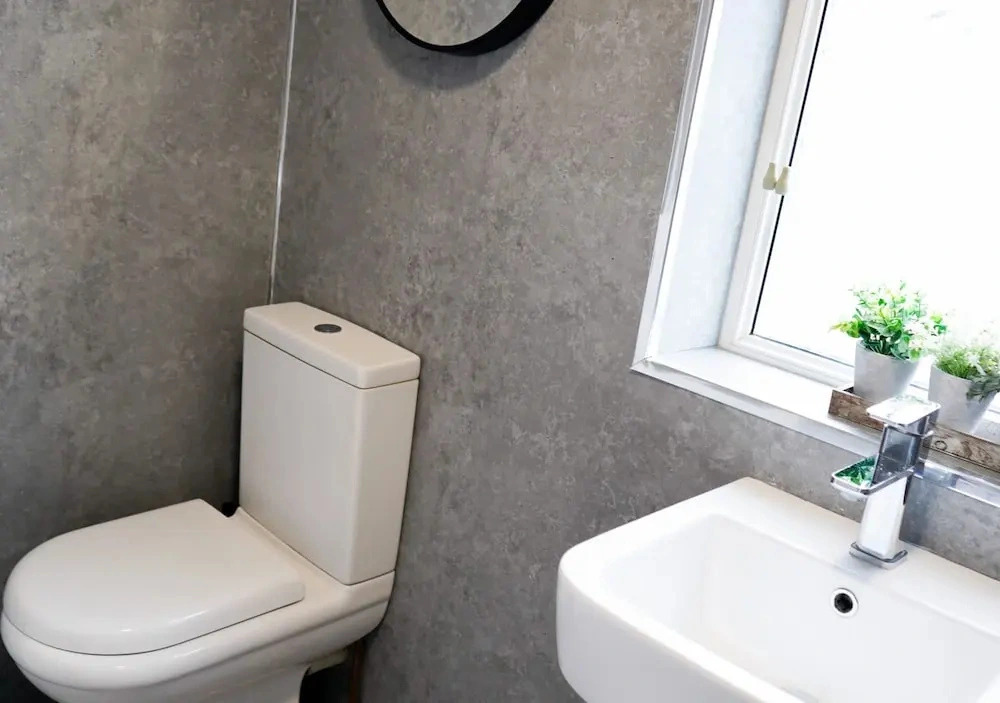 The Ivies - 5 Bedroom Property - Tenby
