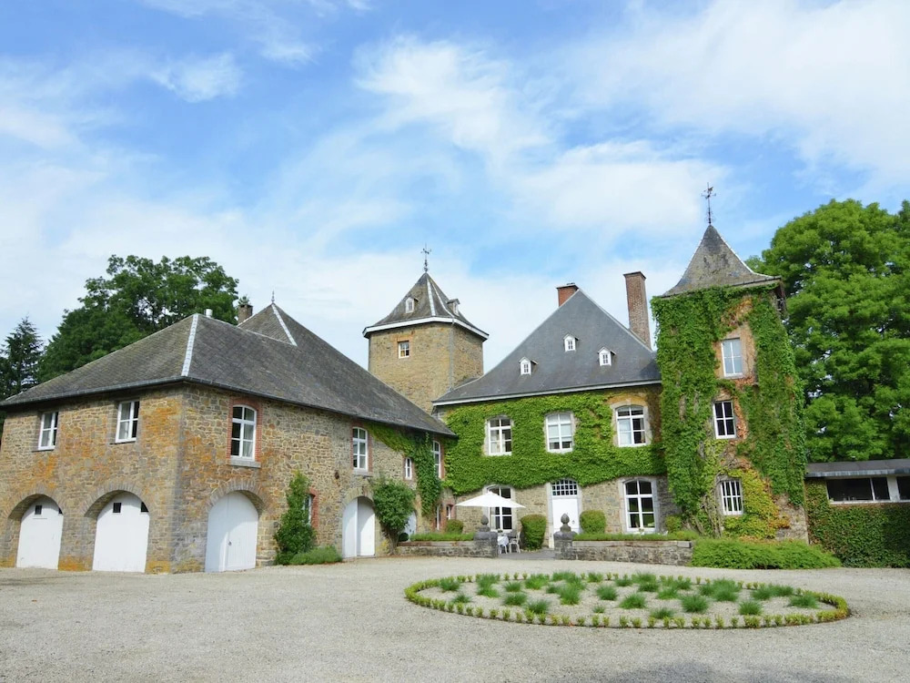 Wonderful Loft near Bastogne in Castle of Xviith History