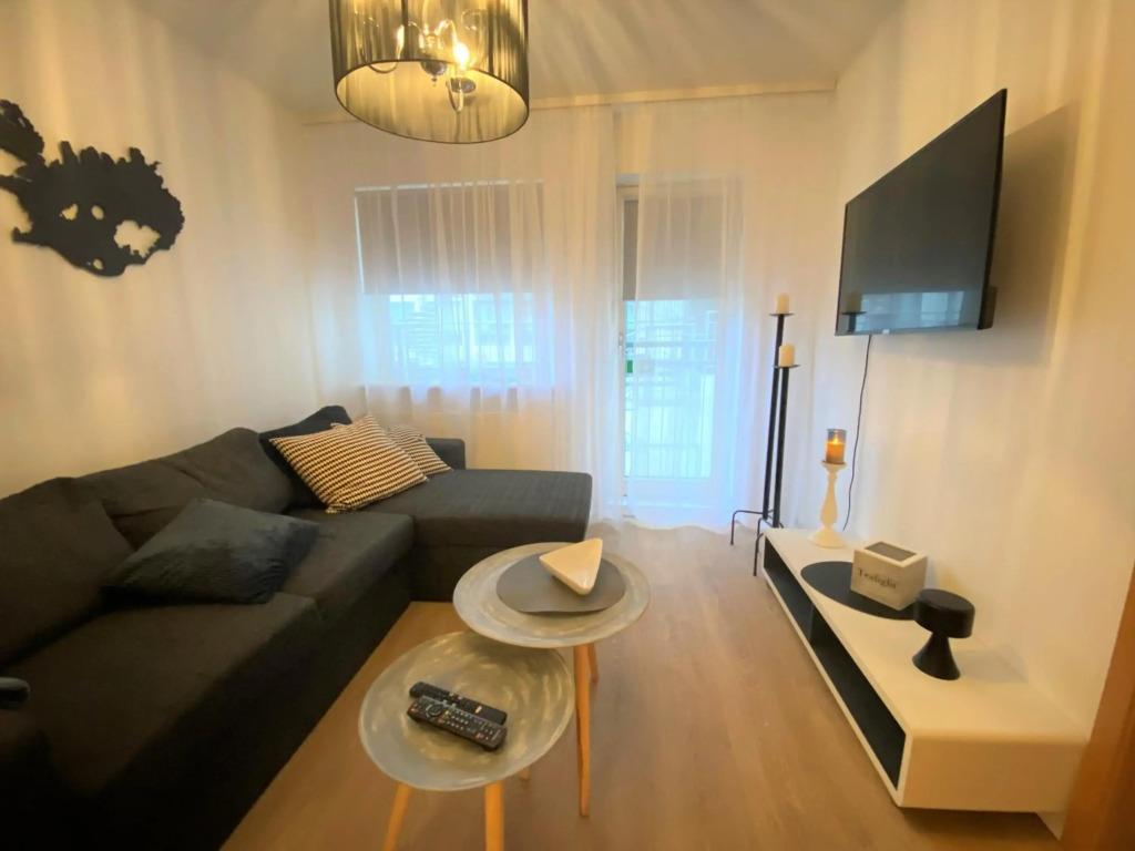 H100 Lovely 1-bedroom apartment on the main street