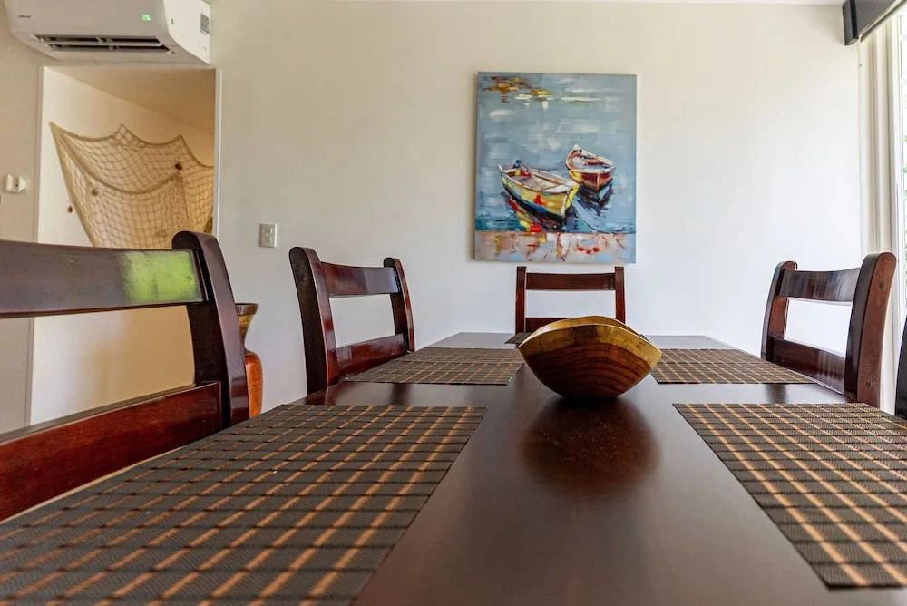 Luxury 3-bedroom Condo in Paradise