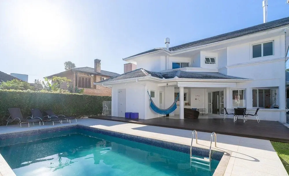 4B House w Pool in Jurere Internacional Mer0671