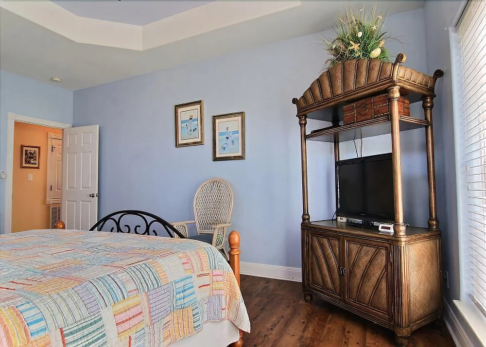 Villa Laguna - 4 Br home by RedAwning