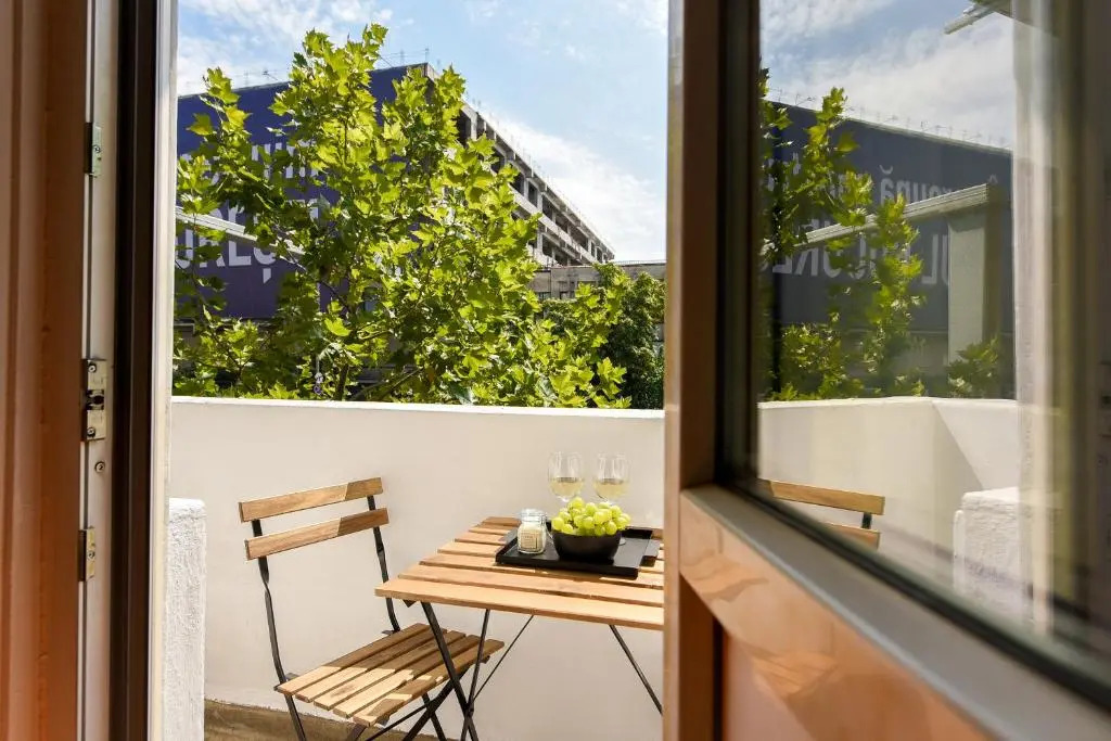 THE INDUSTRIAL. Huge Unirii Square Apartment