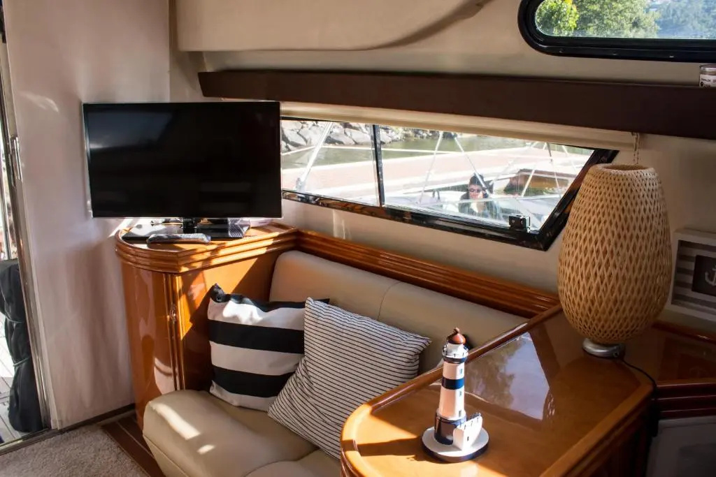 AQUADOURO Yacht RADAMES - Sleep Boat Experience