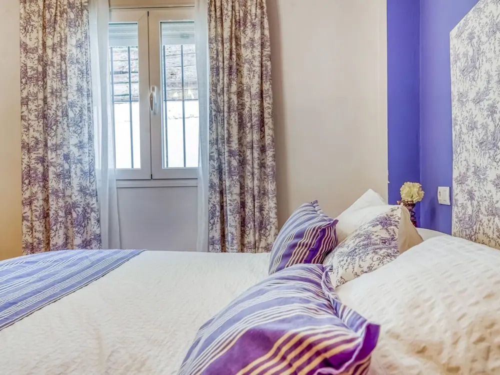Beautiful Holiday Home in Benamahoma With Fireplace