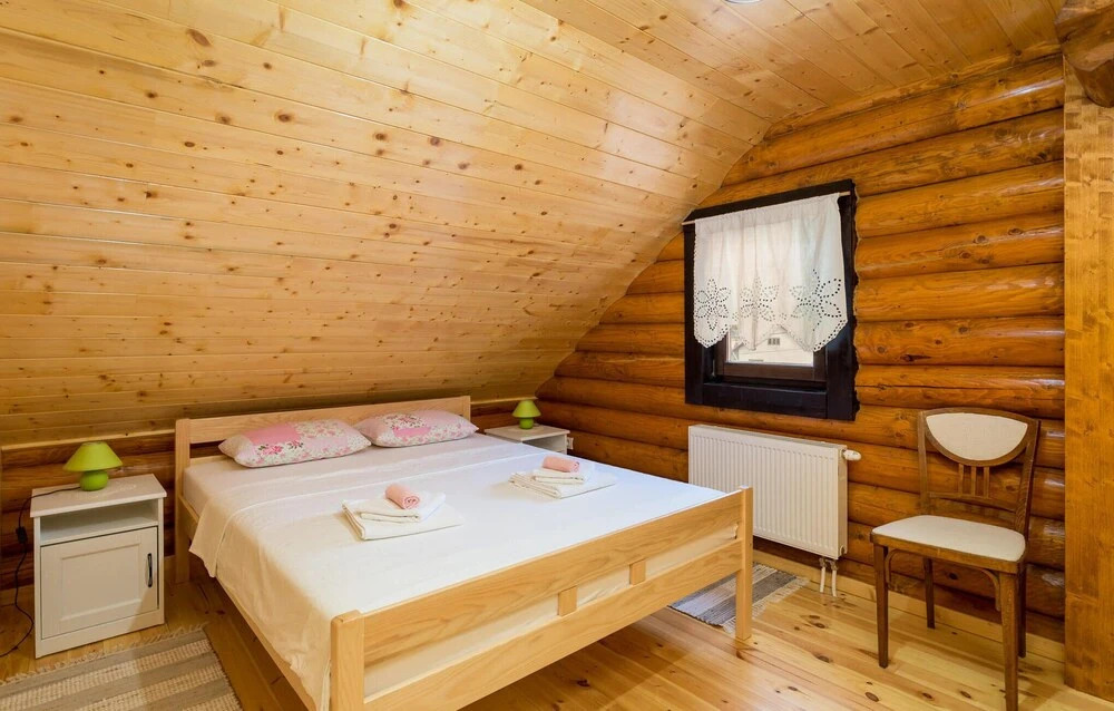 4 Bedroom Lovely Home In Otocac