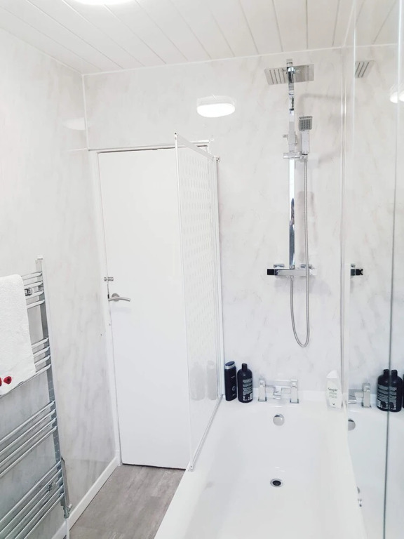 Warm Cosy Family Home With Free Parking
