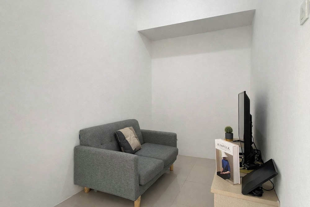 Simple Look 1Br Apartment At Vittoria Residence
