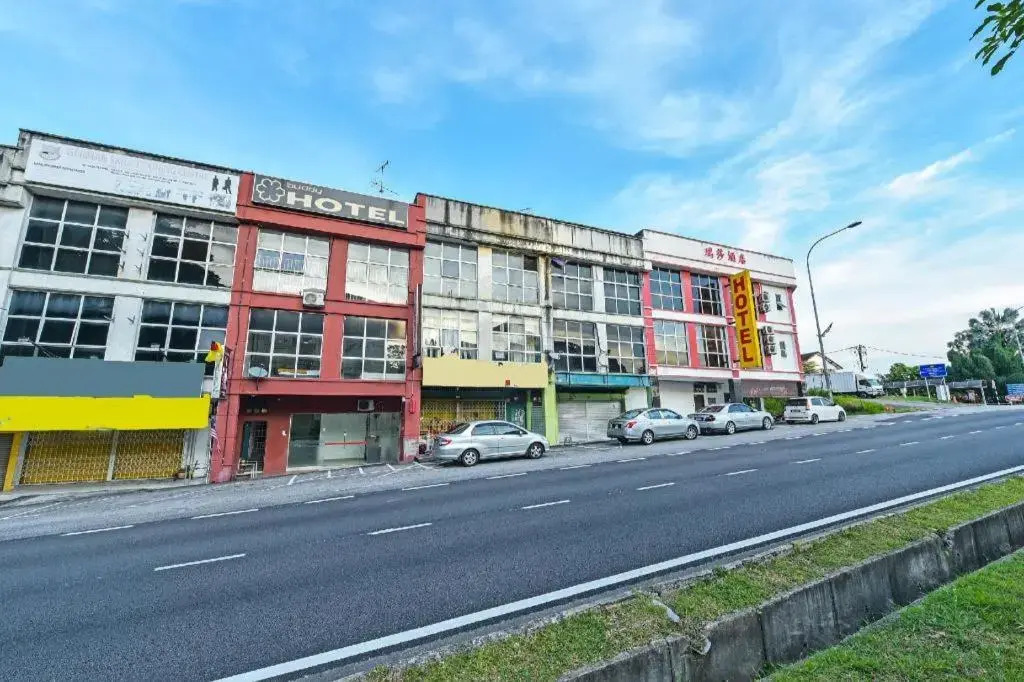 OYO 90892 L&E Hotel