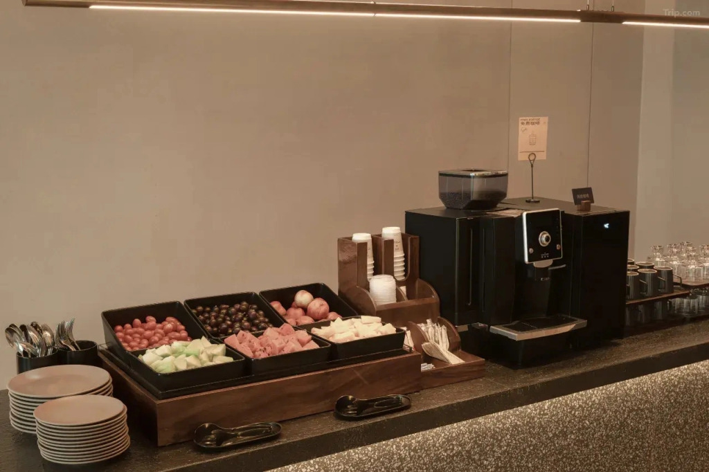 Отель Atour Orign Hotel Chengdu Kuanzhai Alley Changshun Street