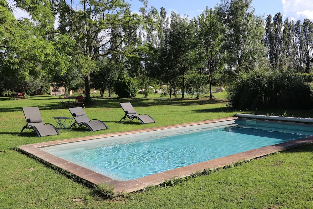 Le Mas des Cerisiers JACUZZI et SAUNA inclus pour tous les logements