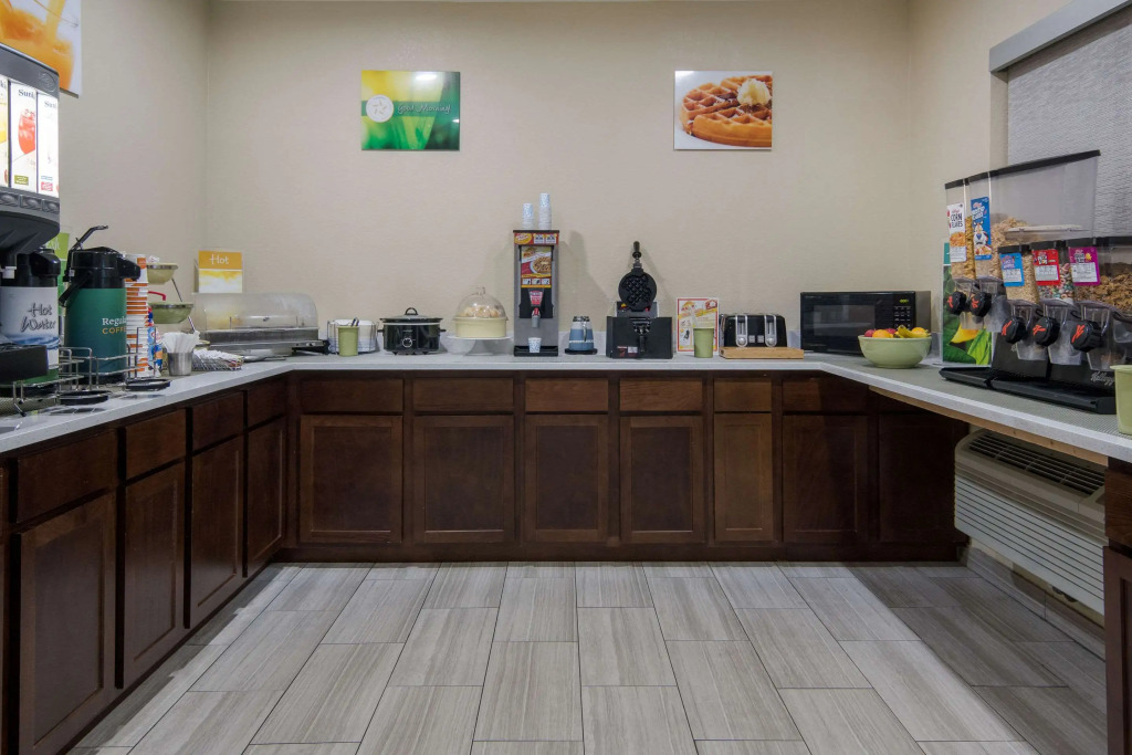 Quality Inn & Suites Roanoke - Fort Worth North