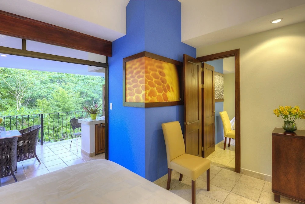 Pumilio Mountain & Ocean Hotel