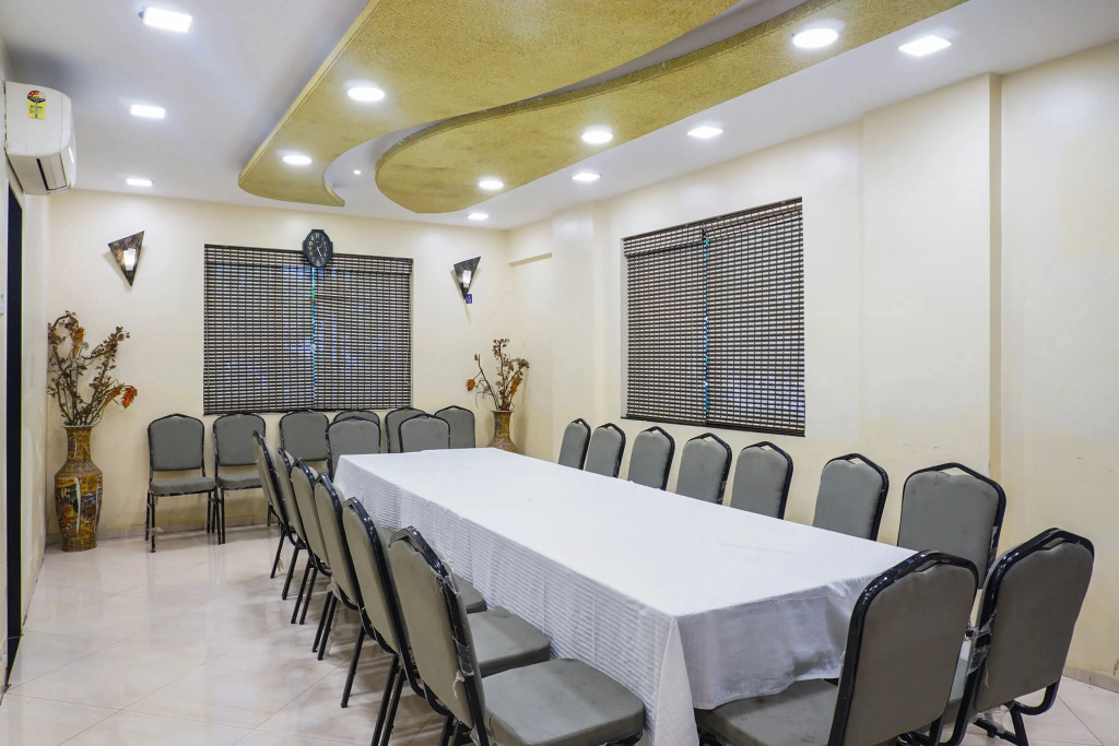 Super Townhouse Oak Prabhat Road