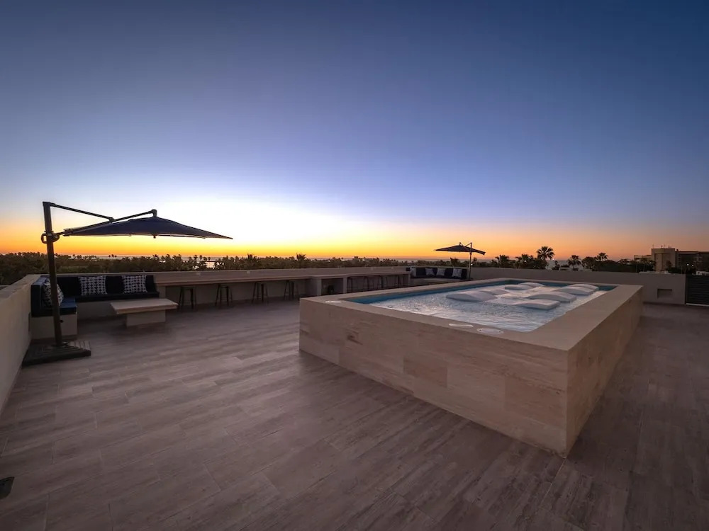 Cactus 1092 Oceanview Lux condo's w Rooftop Pool/Kitchens - Beach Access
