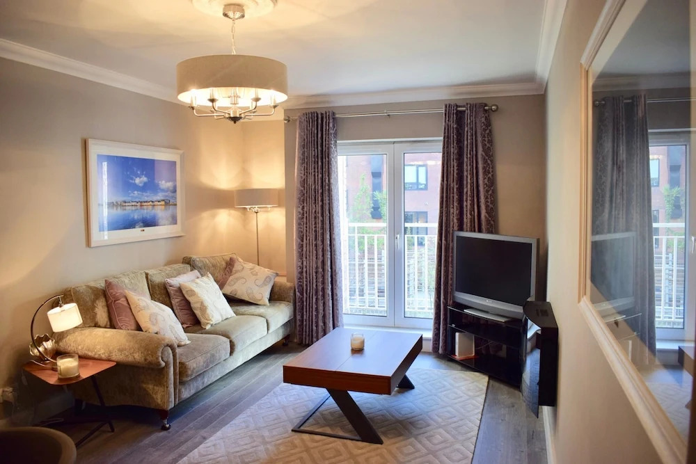 2 Bedroom Apartment Near City Centre