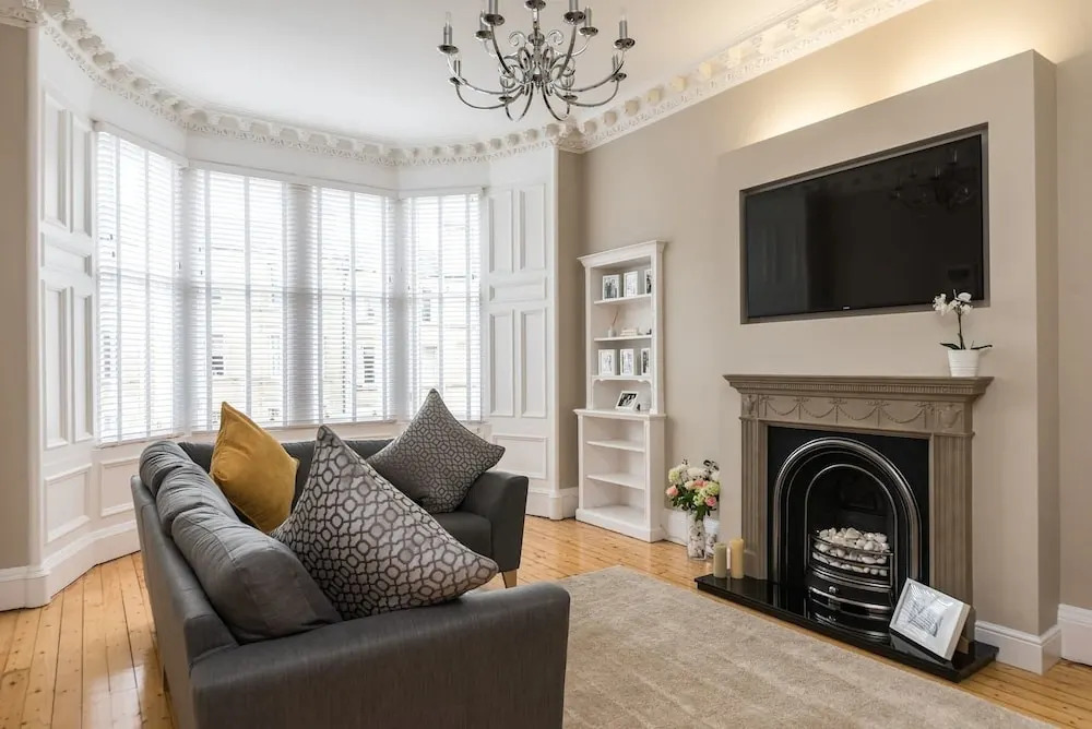 Sleek and Modern 2BR Home Near City Centre