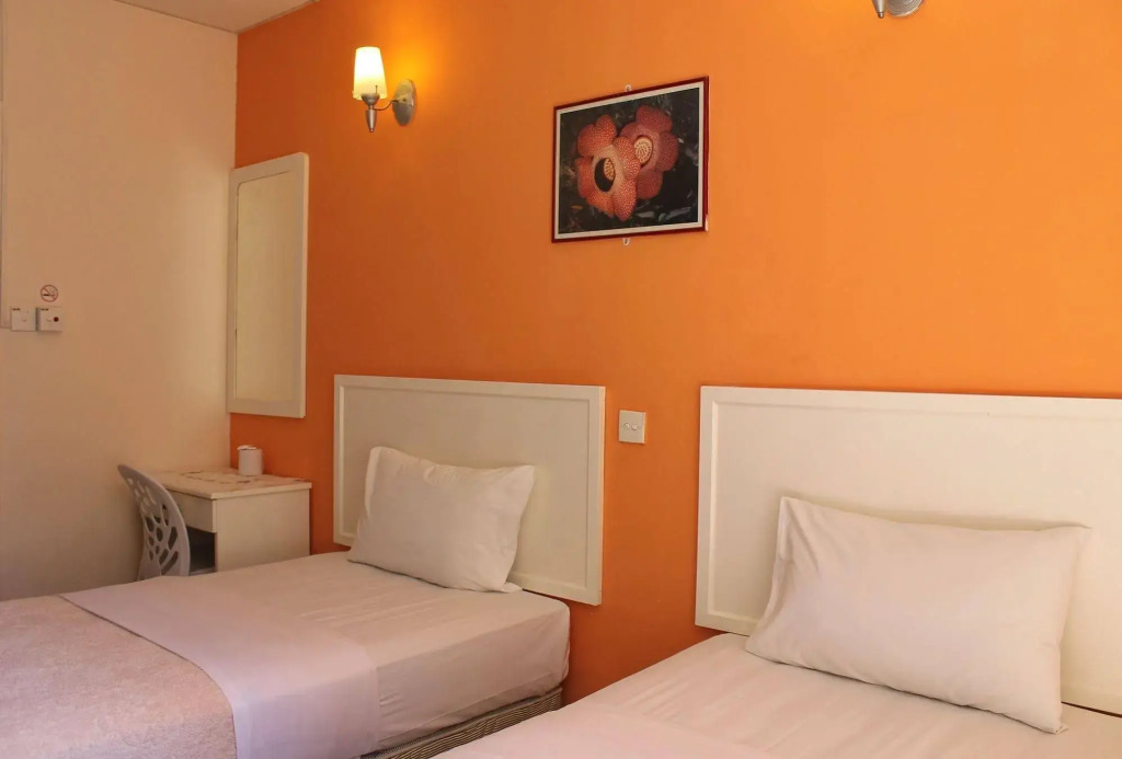 Victoria Hotel and Hostel