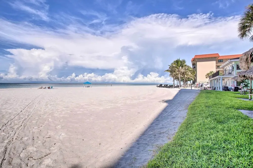 Beachfront Condo w/ Pool in Redington Shores