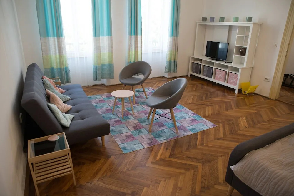 Mathe Apartments 4