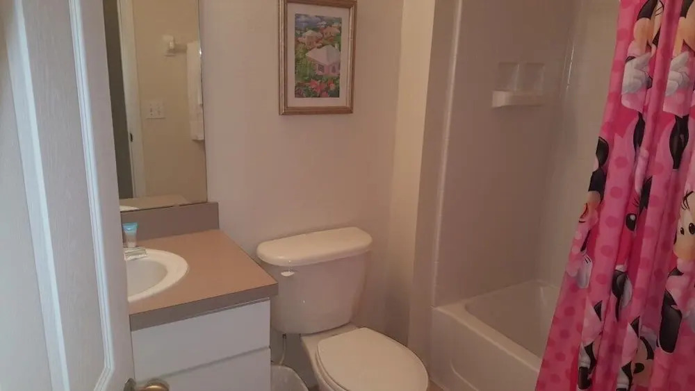 3br, 2.5ba Townhome W/ Sunny Rear Yard 3 Bedroom Townhouse by Redawning