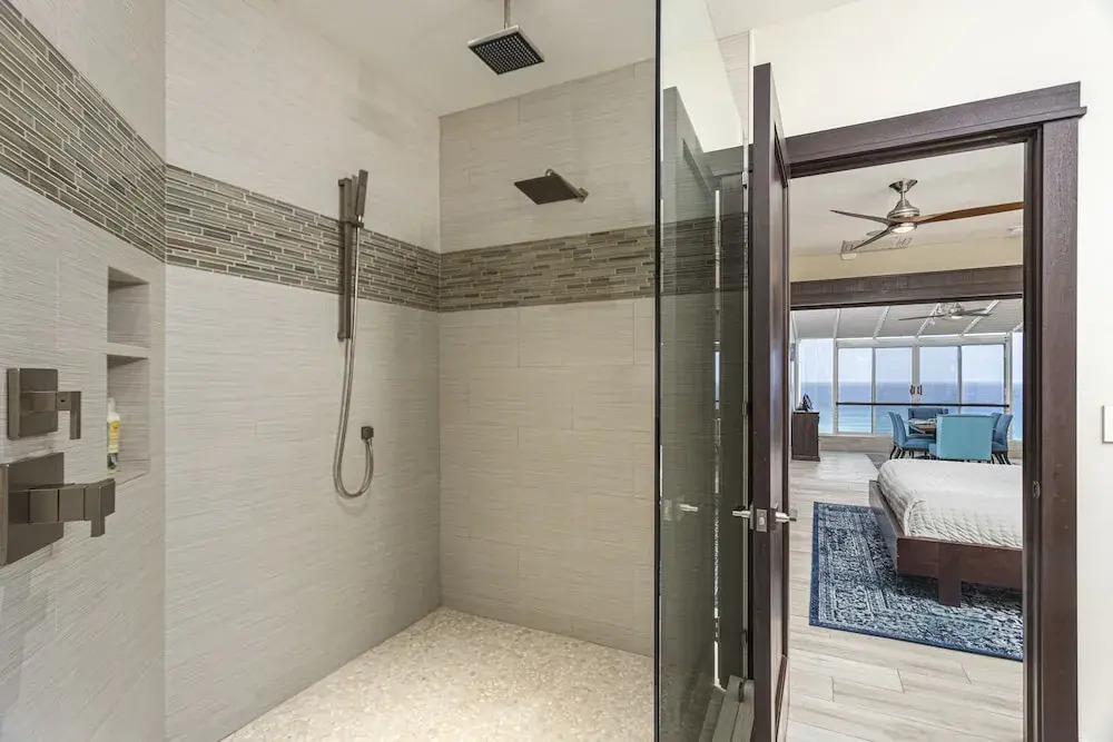 Puu Poa 407 2 Bedroom Condo by RedAwning
