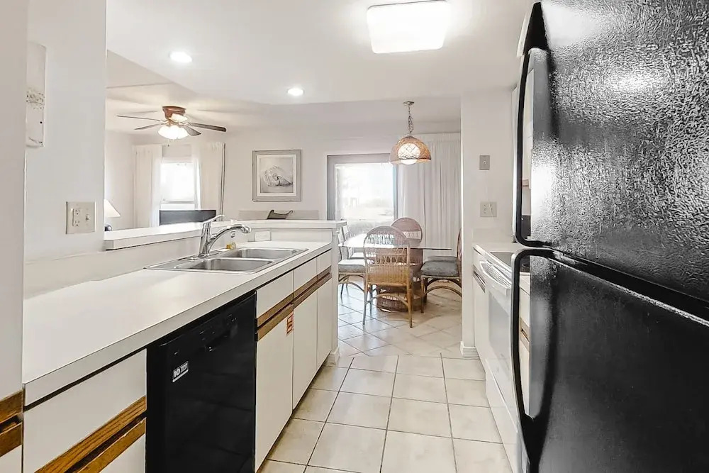 Bright & Sunny Oceanfront Getaway With Central AC & Pool