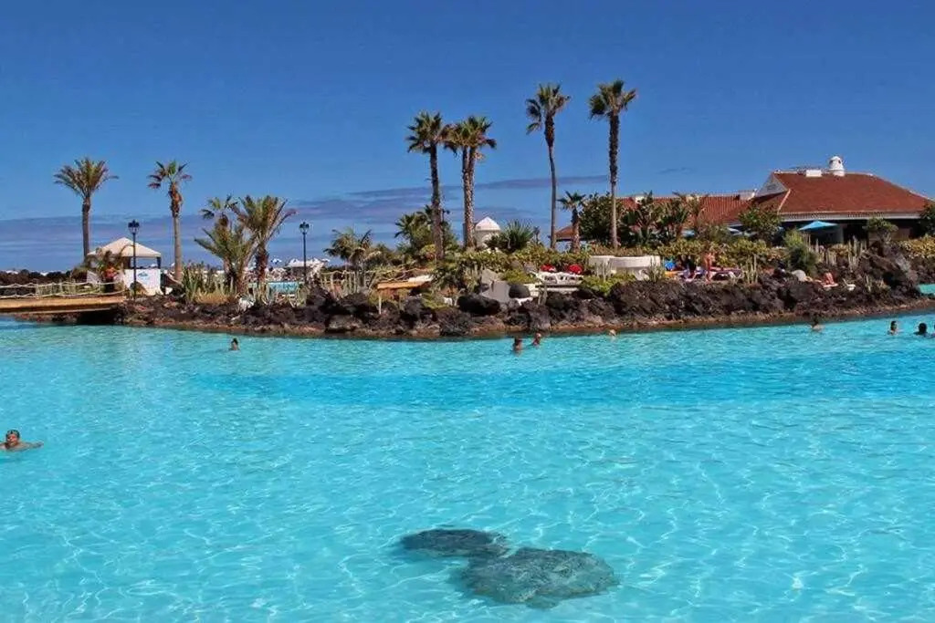 SUNNY ISLAND LAGO MARTIANEz 3