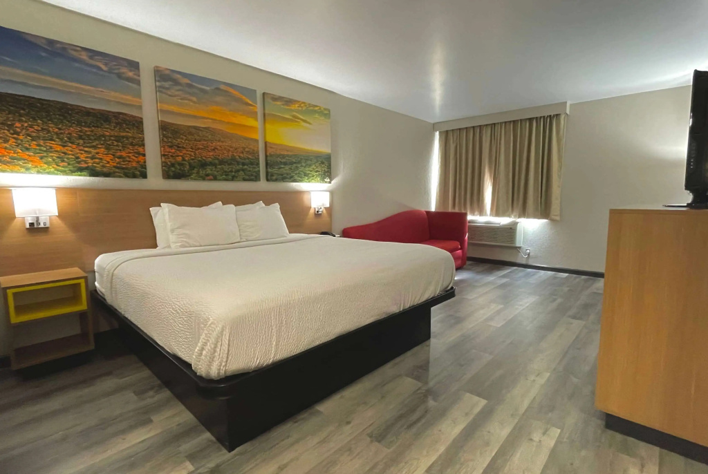 Days Inn by Wyndham Columbus IN