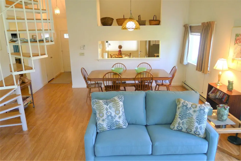 69 Middlecott - 2 Bedroom Condo