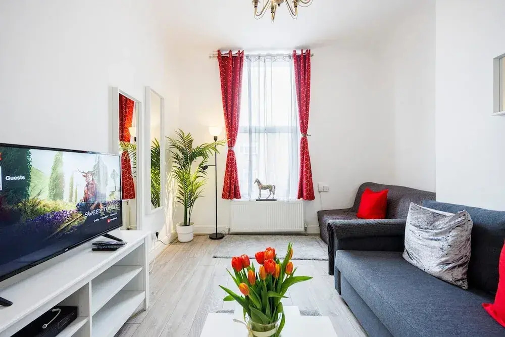 Kensington Charming and Bright Flat