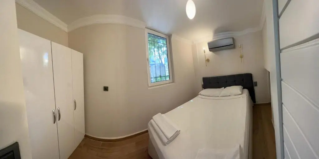Moonshine Hotel & Suites