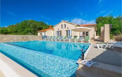 Six Bedroom Holiday Home in Medulin