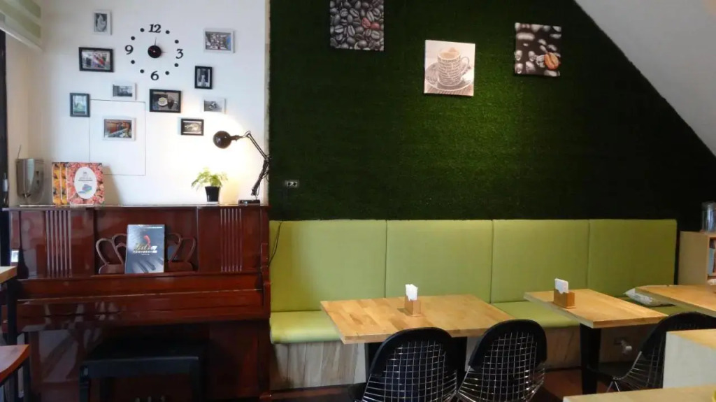 Meow G Cafe Hostel