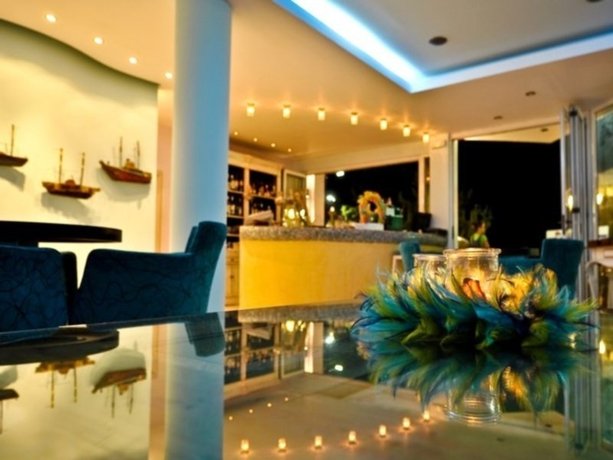 Mari Apartments