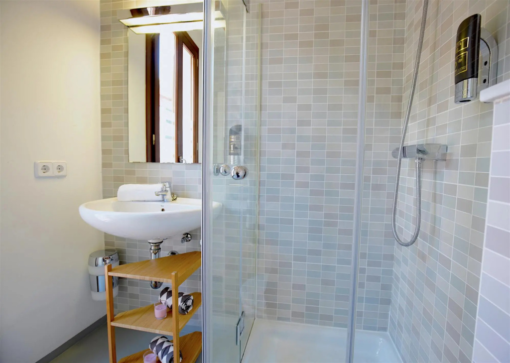 Montmari TI - Spacious and bright apartment