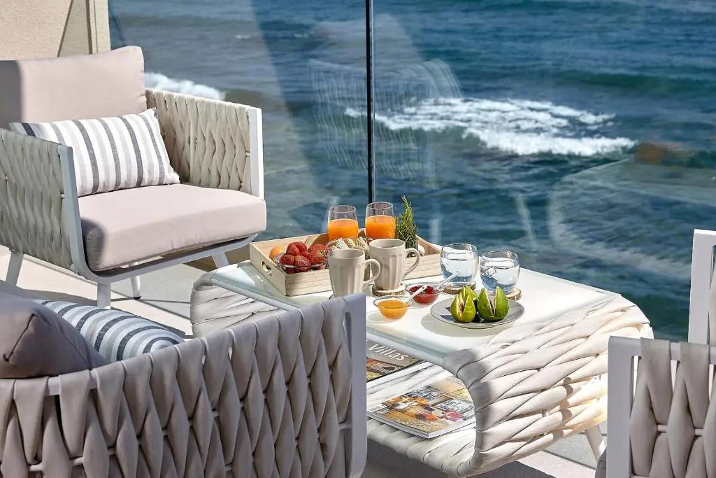Seafront Apartments by Myseasight